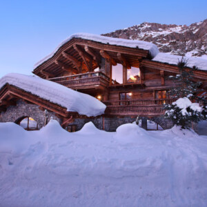 Marco-Polo-luxus-berghütte-in-den-alpen-fassade