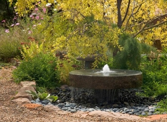 Naturstein Brunnen Garten-Wasser