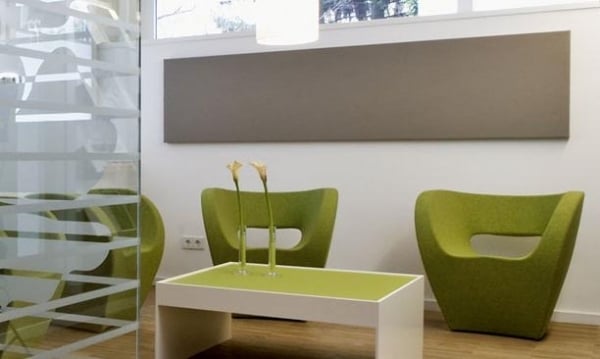 Praxis Wartesaal Einrichtung Designer Stühle Grün