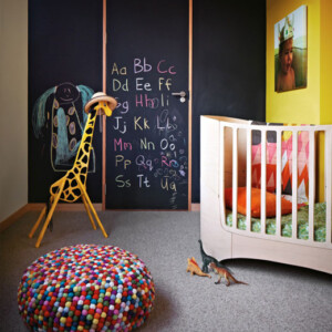 babyzimmer-dekoration-tafelfarbe-kreide-zeichnen