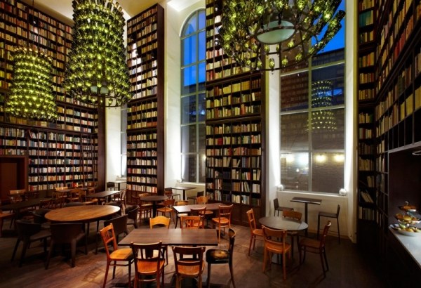 design hotel mit außergewöhnlicher atmosphäre bibliothek