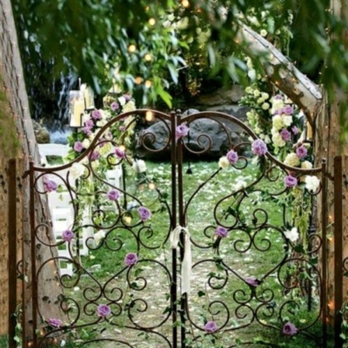 eisernes Gartentor-Landhausstil Kletterpflanzen