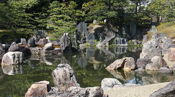 elemente der japanischen gartenkunst natur steine