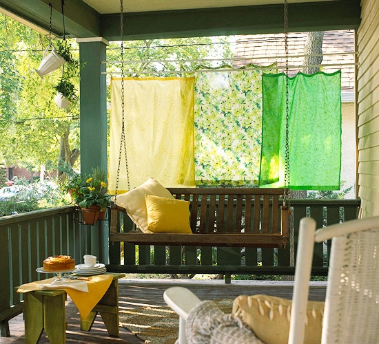 farbige-stofbahnen-gardinen-veranda