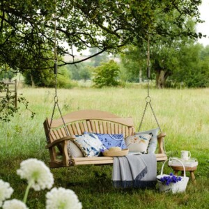 gartenschaukel-baum-holz-schaukel-picknick-decke