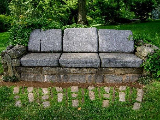 kreative gartengestaltung ideen sofa aus steinplatten