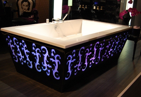 luxus badewanne LED lila schwarz freistehend