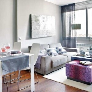 moderne kleine Wohnung Wohnzimmer weiß mutige Pinke Akzente