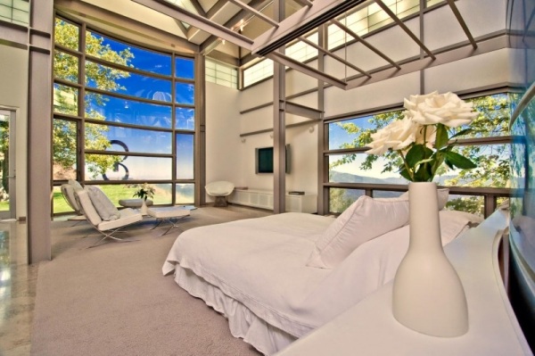 moderne luxushaus aus stein und glas schlafzimmer