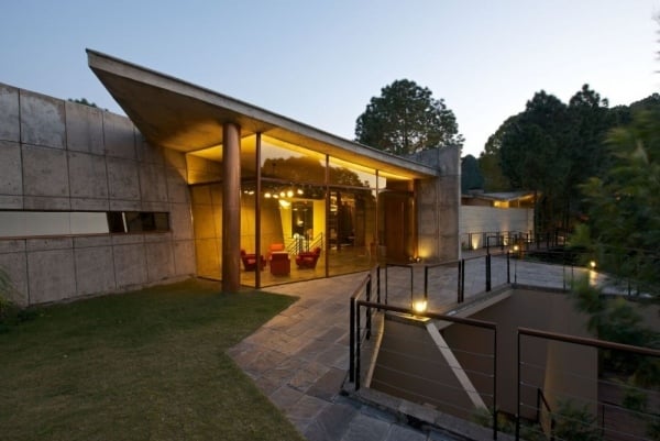 modernes ferienhaus rajiv saini himalaya geometrische akzente