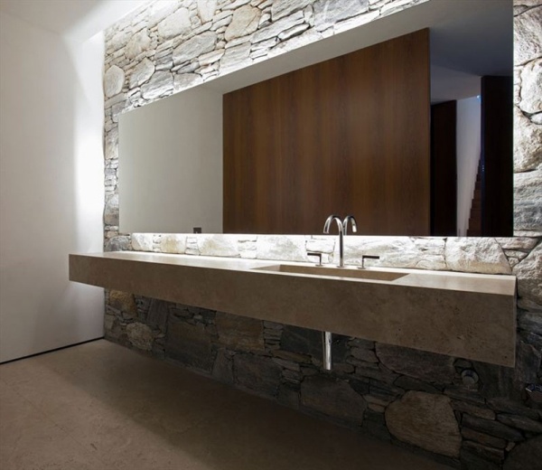 natursteinwand badezimmer marmor waschtisch