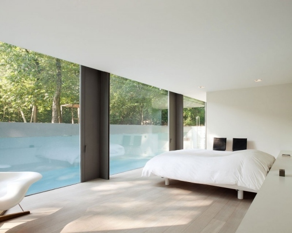 schlafzimmer minimalismus weiß pool sichtbar