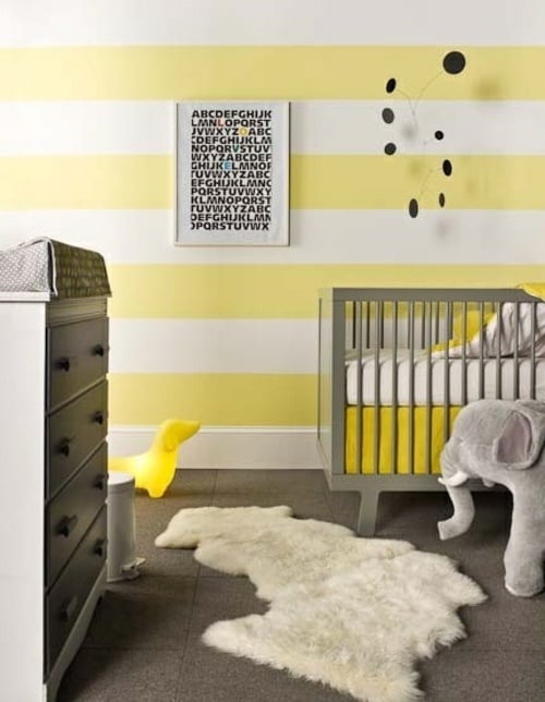 süßes Kinderzimmer-gelbe Farbe Baby 