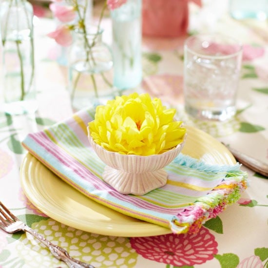 Tischdeko für den Frühling gelbe blüte eihalter