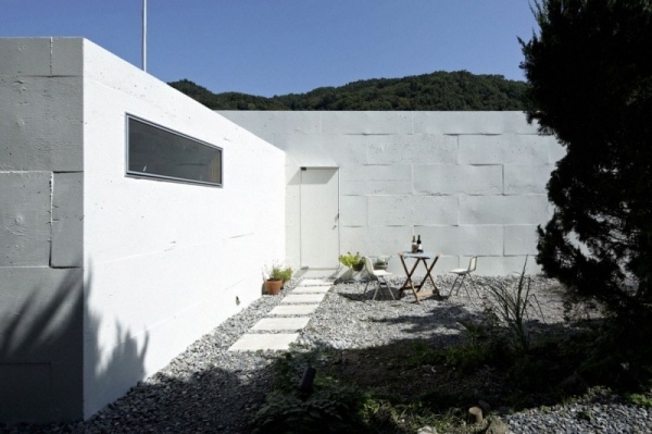 weiße Beton-Fassade Japan Vogelnest Haus