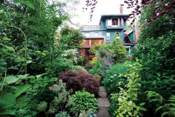 üppiger Garten Architektur grüne Bepflanzung Ideen