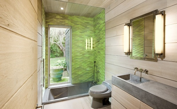 Badezimmer Design Holz Optik grüne Fliesen-Duschkabine