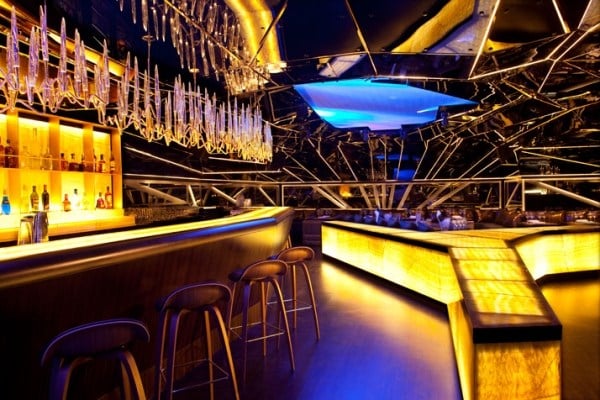 Bar Design dubai alegra nachtclub beleuchtung kronleuchter