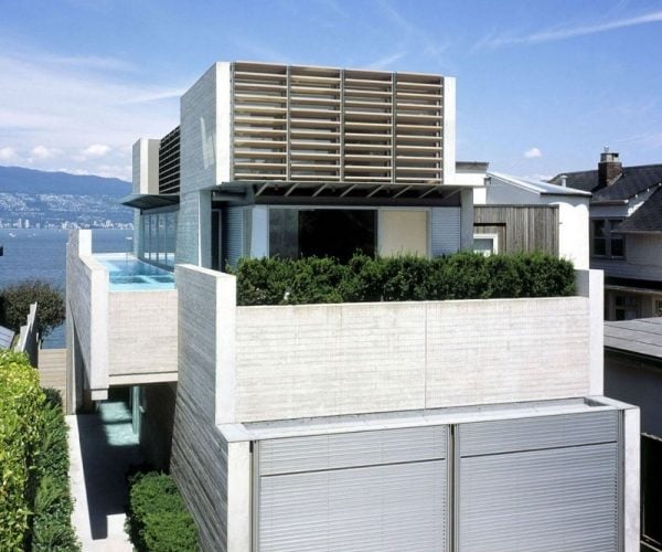 Betonhaus Shaw Vancouver mit Dachpool Balkongarten