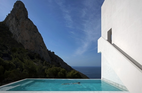 Exklusive Architektur infinity pool weißes haus spanien