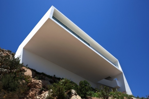 Exklusive Architektur klippenküste spanien weiße schwebende konstruktion