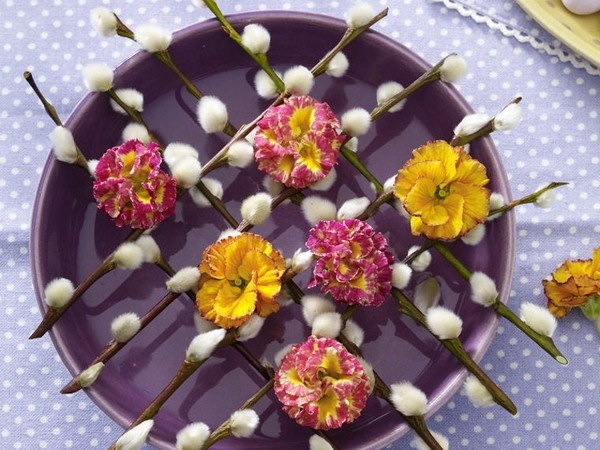 Frühligsdekoration Für Tischdeko Blumen Frühblüten