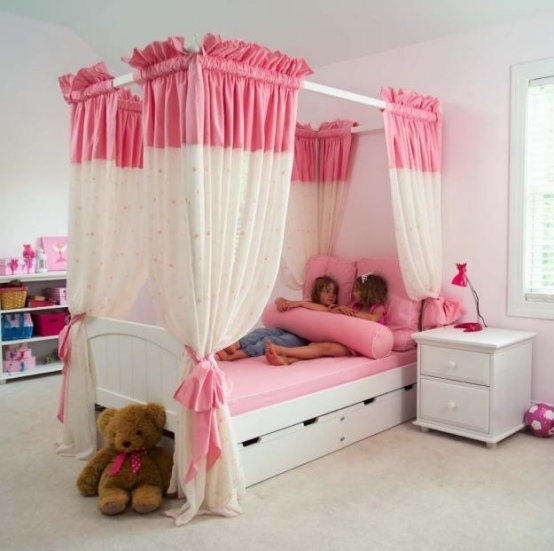 Himmelbett Prinzessin Zimmer Design-weiß rosa Vorhänge