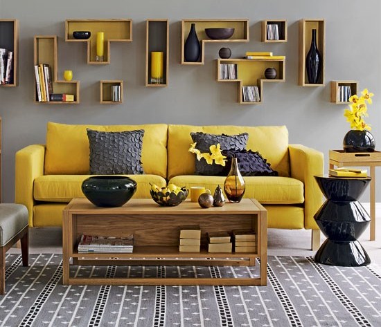 Holztisch gelber Sofa-Wandregale 