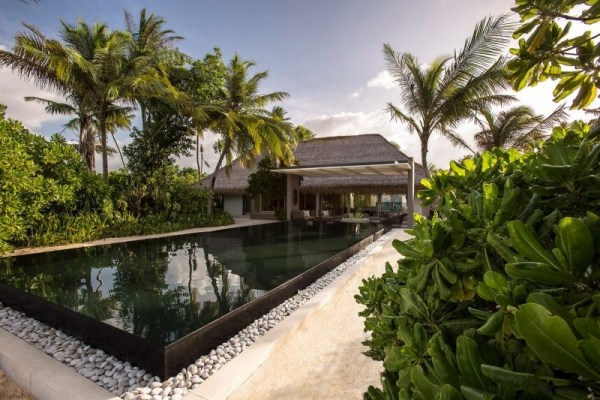 Hotel auf den Malediven Cheval Blanc Randheli pool
