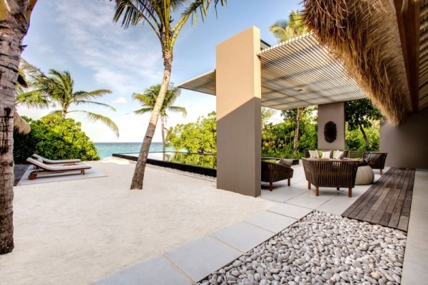 Hotel Design auf den Malediven Cheval Blanc Randheli terrasse