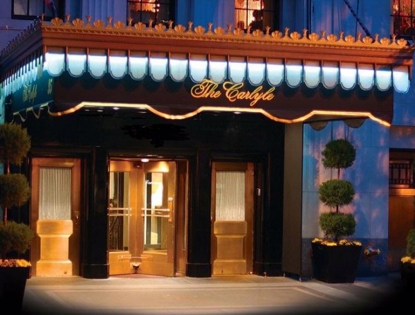 Hotel-New York-Eingang The Carlyle