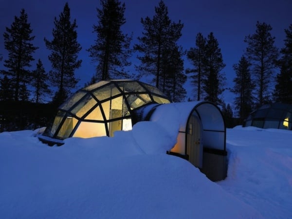 Iglu Finnland-Schnee Urlaub-Snowboard 