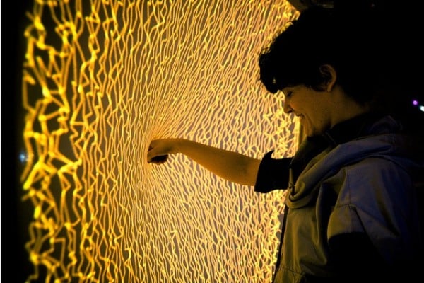 Interaktive Kunst-Installation lichtspiel aaron sherwood