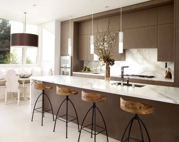 Küchen trends 2013 marmor braun rustikale barhocker