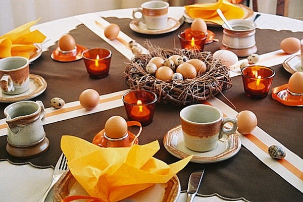 Liebevolle Tisch Dekoration Frühling Ostern Kerzen
