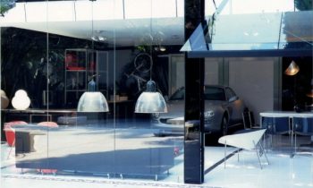 Modernes Haus mit Garage - Das Lieblingsauto per Lift ins Zimmer heben