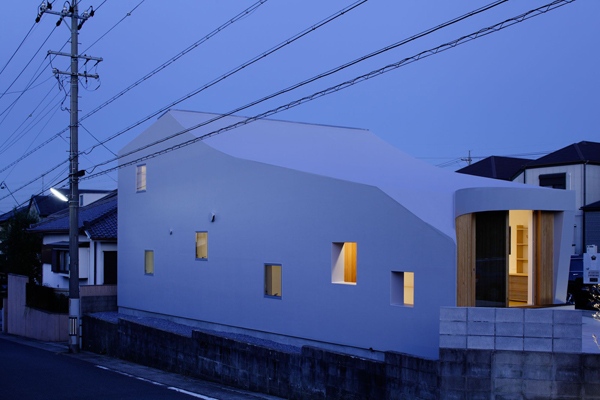 Modernes haus in japan fassade hanglage