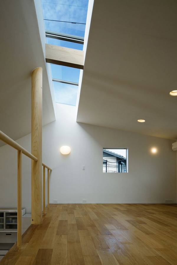 Modernes Einfamilienhaus glasdach holzboden