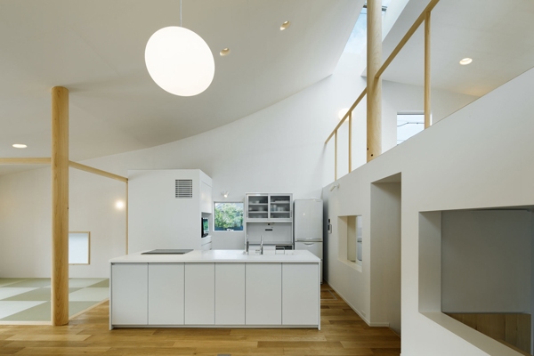 Modernes familienhaus küche weiß licht