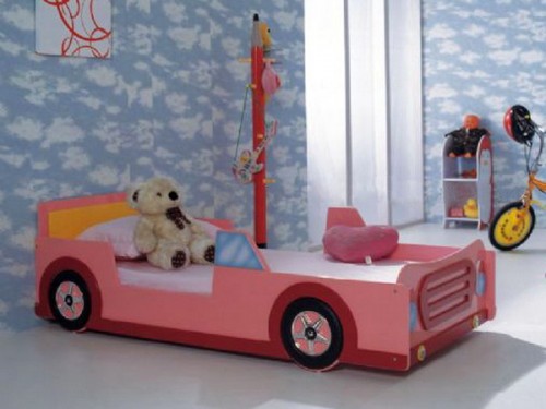 Mädchen Zimmer rosa rot Jeep Bett Auto Form
