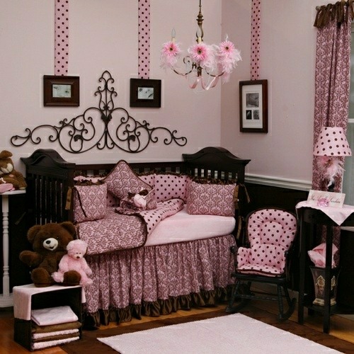 Mädchenzimmer dunkelbraun-rosa farbe