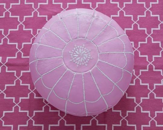 komplette kinderzimmereinrichtung rosa weiß marokkanisch pouf
