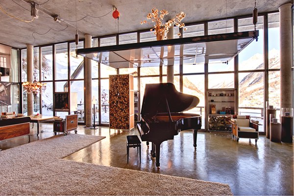 Piano Wohnzimmer modernes Chalet Schweiz