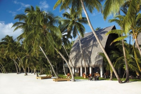 Shangri-La Resort Spa Malediven-Sandstrand weiß