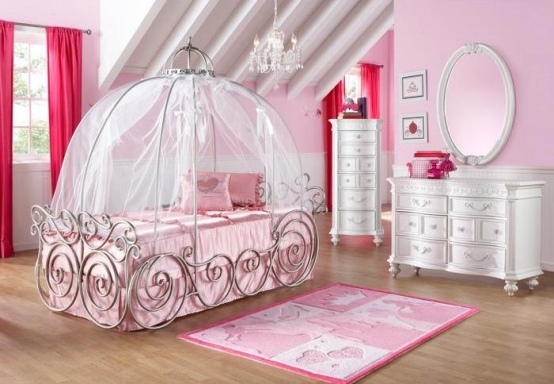Traumzimmer Mädchen rosa Teppich Aschenputtel-Kutsche Bett Frisierkommode