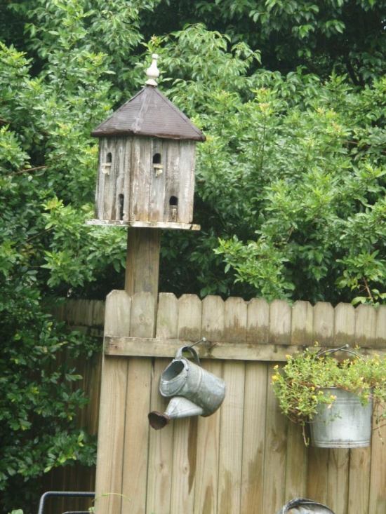 Vogelfutterhaus Garten im Landhausstil gestalten Ideen