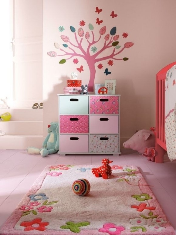 Wandtattoo Kinderzimmer für Mädchen Wände rosa streichen