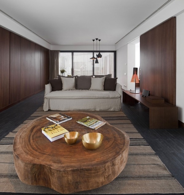 Wohnzimmer Ideen Baumstrunk Tisch rustikalisch Weiß-Braun Sofa