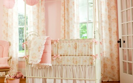 babyzimmer dekorieren rosa romantisch papier laternen babybett vorhaenge