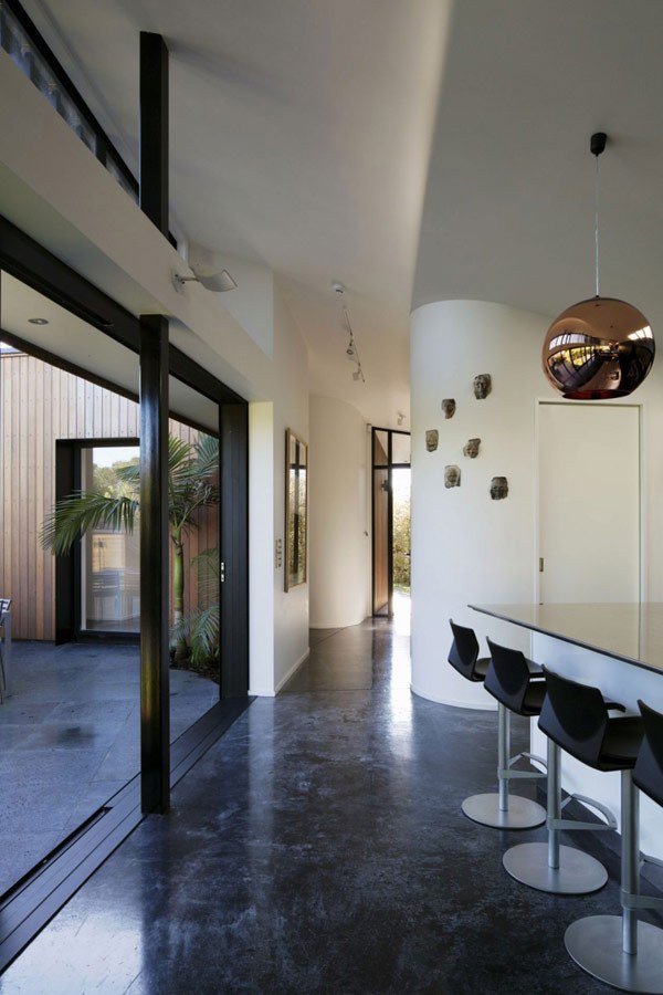 das moderne familienhaus mit elegantem design korridor
